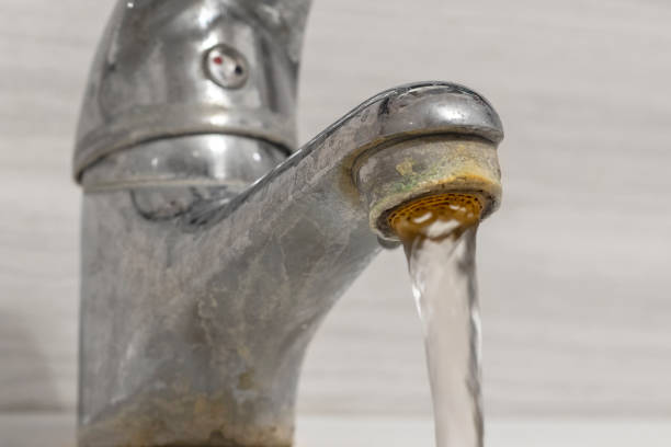 Faucet with hard water scale buildup